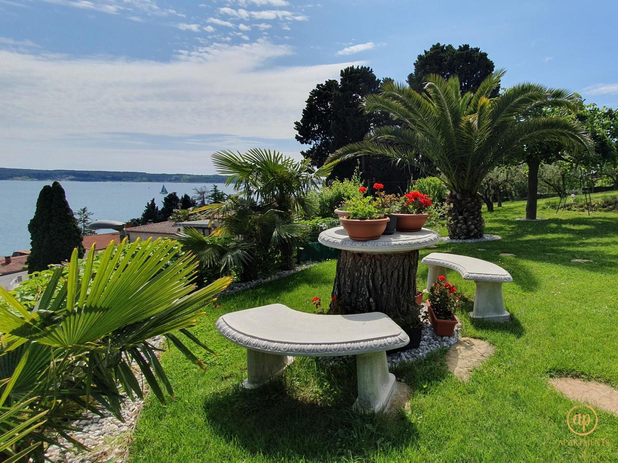 Apartment With Seaview And Garden For 6 Portorož Extérieur photo